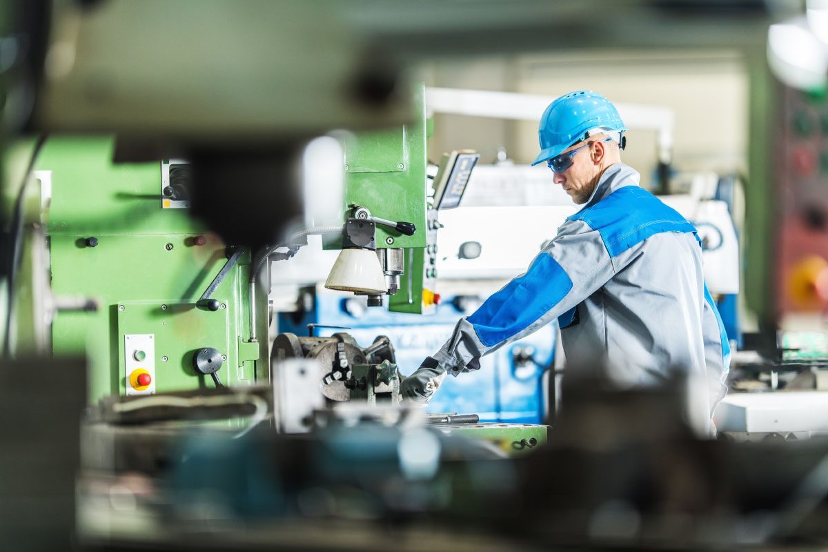 Porównanie efektywności i jakości obróbki metali CNC z tradycyjnymi metodami CNC Partner Cncpartner