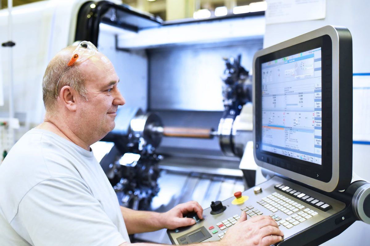 Porównanie efektywności i jakości obróbki metali CNC z tradycyjnymi metodami CNC Partner Cncpartner